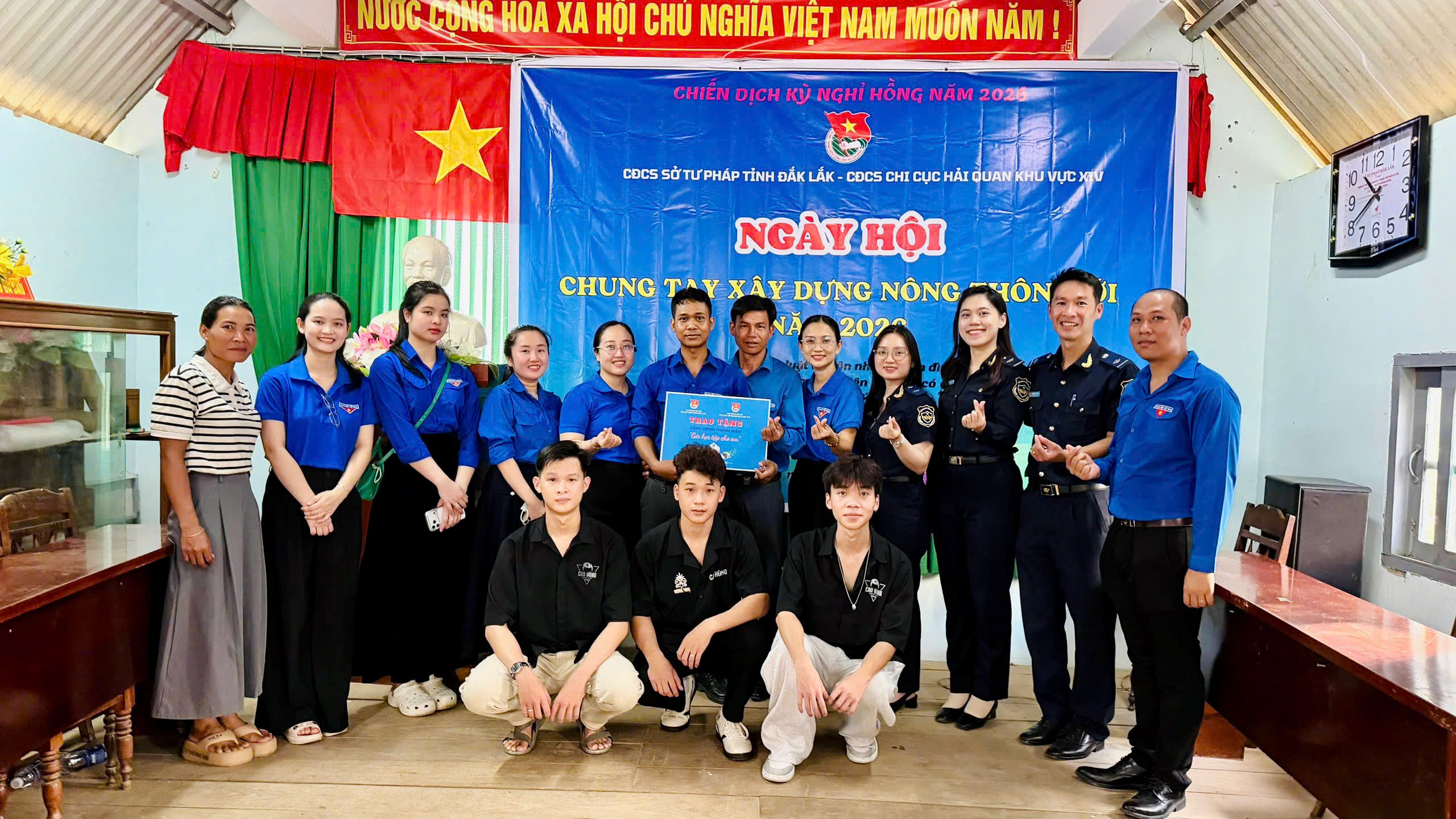 Tuổi trẻ Sở Tư pháp và Chi cục Hải quan khu vực XIV chung tay  xây dựng nông thôn mới tại buôn Plum, xã Hòa Sơn, tỉnh Đắk Lắk