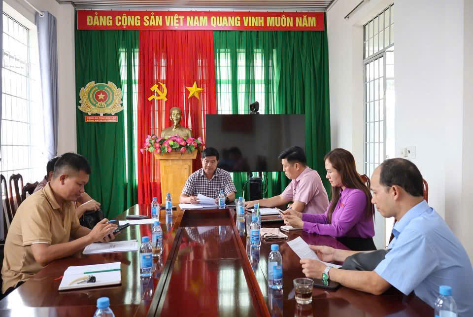 Đồng chí Nguyễn Thiên Văn, Phó Chủ tịch UBND tỉnh thăm và làm việc tại xã Ea Knuếc