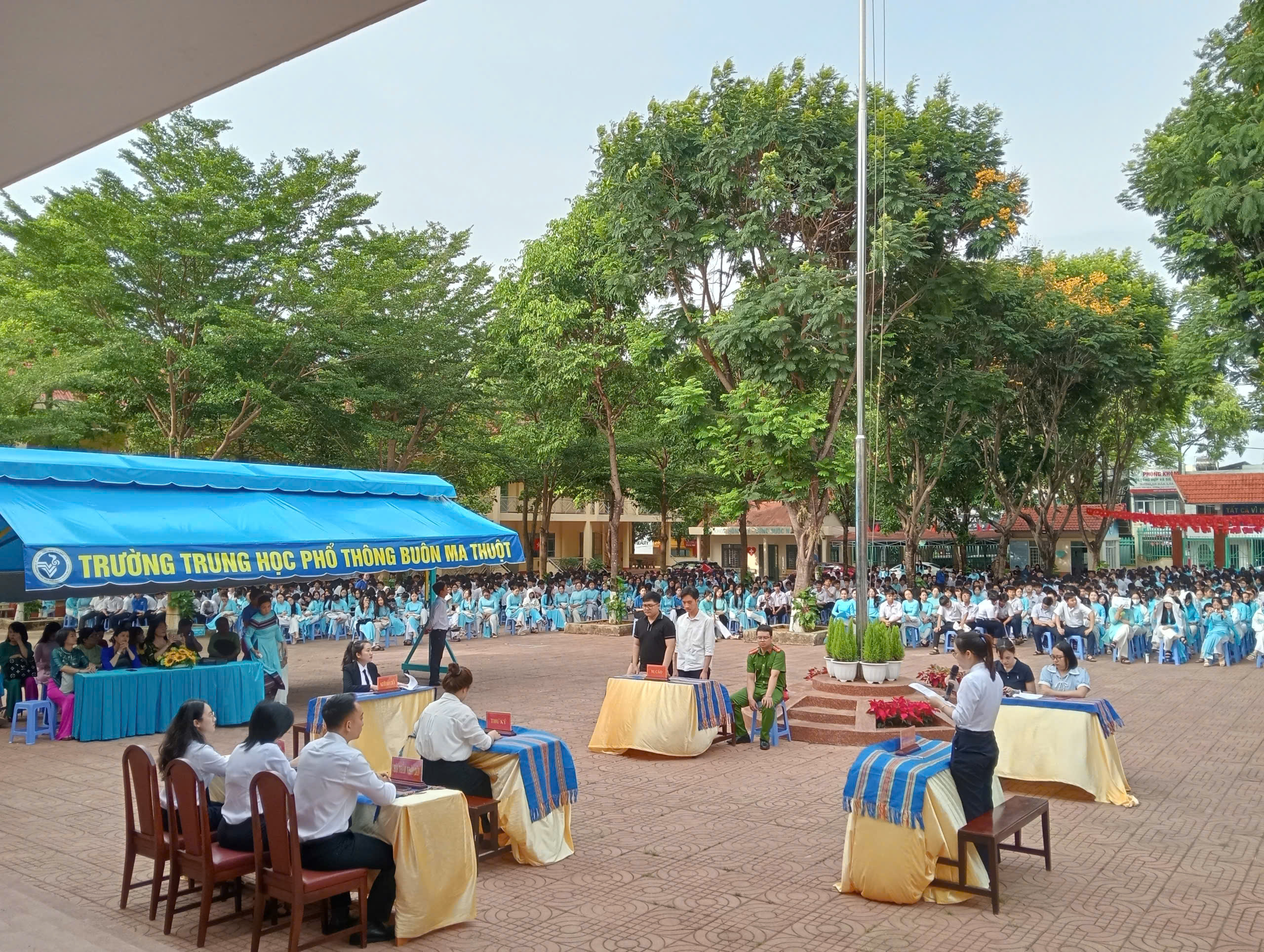 Chi đoàn cơ sở Sở Tư pháp tỉnh Đắk Lắk tổ chức “Phiên tòa giả định”  kết hợp tuyên truyền pháp luật về phòng, chống bạo lực học đường