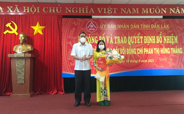Công bố và trao Quyết định bổ nhiệm Giám đốc Sở Tư pháp đối với bà Phan Thị Hồng Thắng