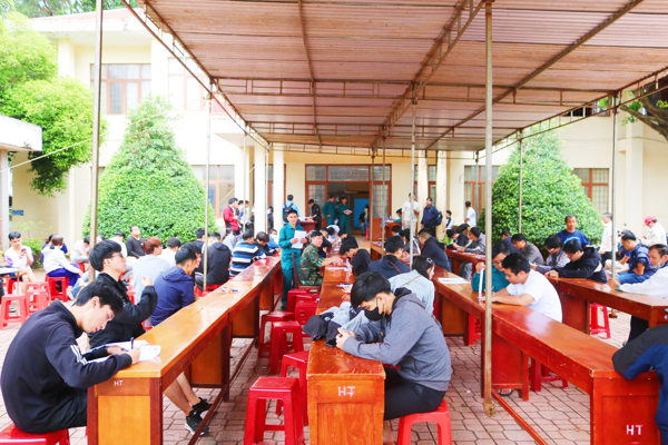 Phường Buôn Ma Thuột hơn 40 thanh niên viết đơn tình nguyện sẵn sàng lên đường làm nhiệm vụ bảo vệ Tổ quốc