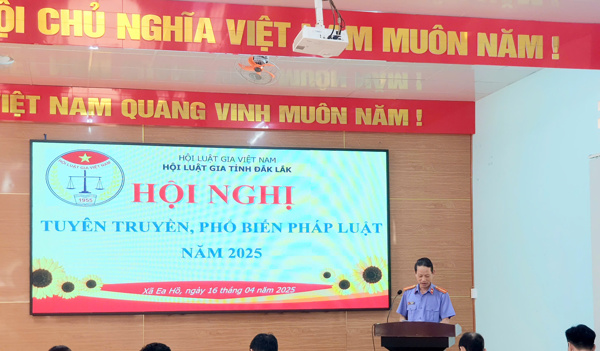 Hội Luật gia tỉnh Đắk Lắk tổ chức tuyên truyền, phổ biến pháp luật cho cán bộ, hội viên và Nhân dân tại một số xã trên điạ bàn tỉnh