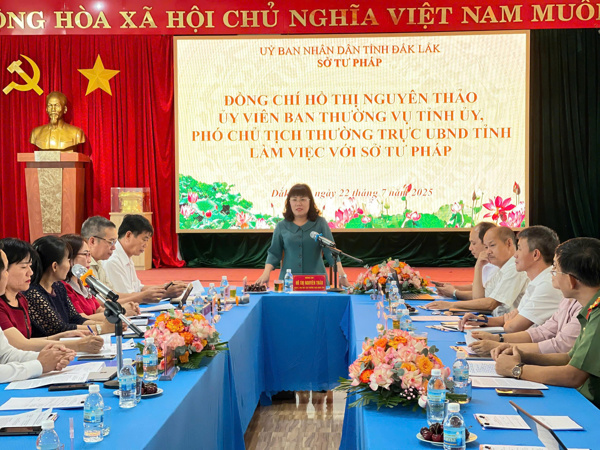 Phó Chủ tịch Thường trực UBND tỉnh làm việc với Sở Tư pháp