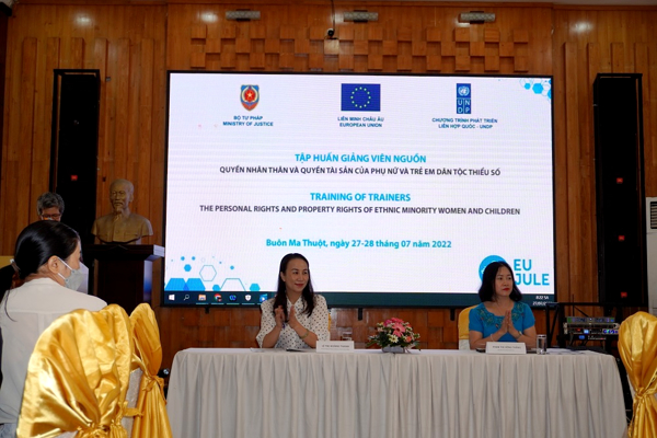 Tập huấn về Quyền nhân thân và quyền tài sản của phụ nữ và trẻ em dân tộc thiểu số