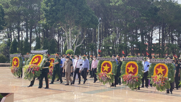 Truy điệu và an táng 15 hài cốt liệt sỹ, quân tình nguyện, chuyên gia Việt Nam hy sinh tại Campuchia