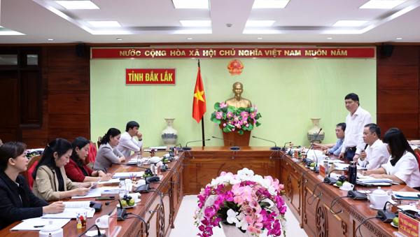 Chủ tịch UBND tỉnh chấn chỉnh trách nhiệm trong xử lý công việc của các sở, ban, ngành, địa phương
