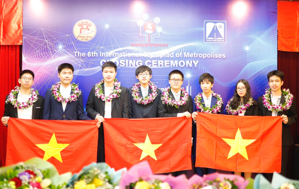 Chế độ thưởng học sinh, học viên, sinh viên, giáo viên, giảng viên và cán bộ quản lý có học sinh, học viên, sinh viên  đạt thành tích cao trong các kỳ thi, cuộc thi cấp quốc gia, khu vực và quốc tế trên địa bàn tỉnh Đắk Lắk
