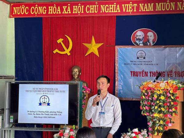 Trung tâm Trợ giúp pháp lý và Chi đoàn thanh niên Sở Tư pháp phối hợp tổ chức truyền thông về trợ giúp pháp lý và tuyên truyền pháp luật tại xã Cư Yang, huyện Ea Kar