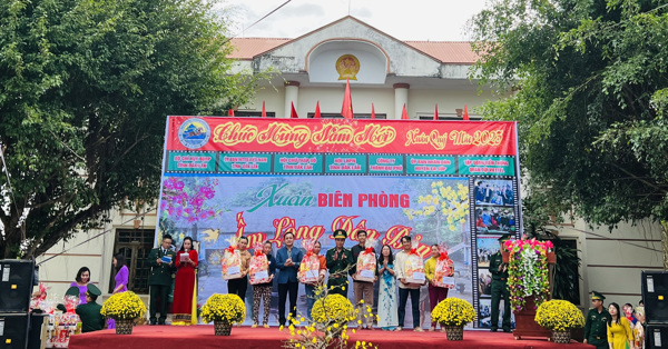 Sở Tư pháp phối hợp, đồng hành tổ chức chương trình  “Xuân Biên phòng - Ấm lòng dân bản” năm 2023