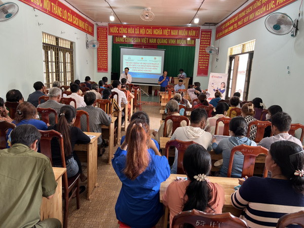 Trung tâm Trợ giúp pháp lý phối hợp với Cụm thi đua số 6 tổ chức truyền thông về trợ giúp pháp lý và thực hiện các hoạt động tình nguyện vì cộng đồng tại xã Ea Yiêng, huyện Krông Pắk