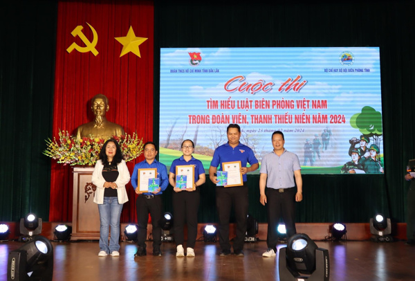 Đoàn viên Chi đoàn Sở Tư pháp sôi nổi tham gia Cuộc thi “Tìm hiểu Luật Biên phòng Việt Nam trong đoàn viên, thanh thiếu niên năm 2024”