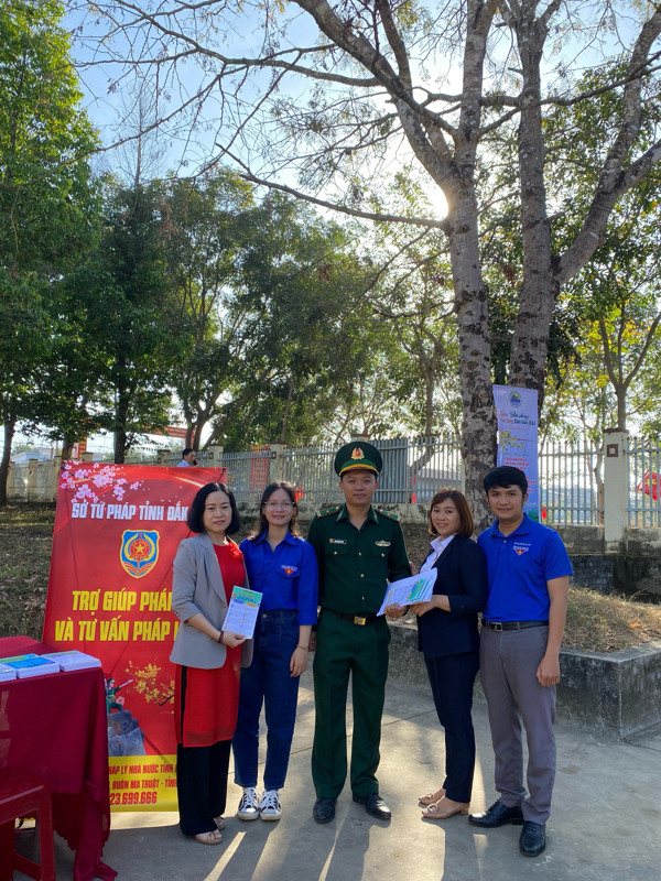 Sở Tư pháp đồng hành cùng Chương trình “Xuân Biên phòng - Ấm lòng dân bản” năm 2024