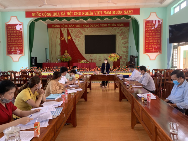 Hội Liên hiệp Phụ thị xã Buôn Hồ tổ chức giám sát thực hiện Luật Phòng, chống bạo lực gia đình tại UBND các xã, phường