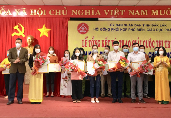 Hội đồng phối hợp phổ biến, giáo dục pháp luật tỉnh tổ chức  Lễ tổng kết và trao giải Cuộc thi trực tuyến “Tìm hiểu pháp luật về phòng, chống dịch COVID-19” 