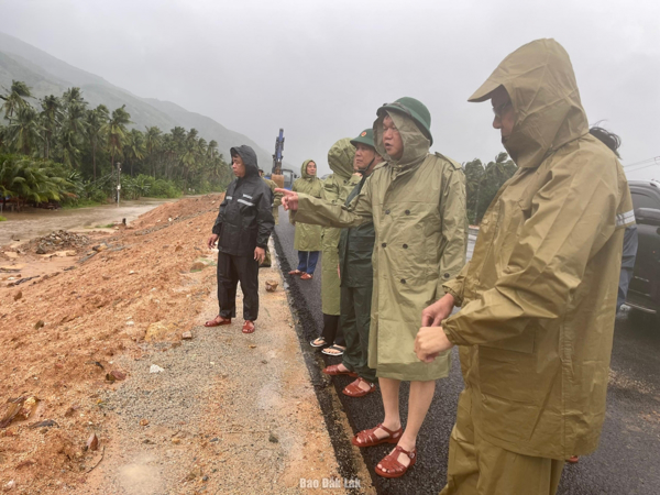 Công điện của Chủ tịch UBND tỉnh triển khai các biện pháp khẩn cấp ứng phó bão số 13 và mưa lũ