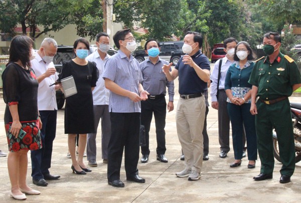 Bí thư Tỉnh ủy Nguyễn Đình Trung kiểm tra công tác chuẩn bị Bệnh viện dã chiến số 01 