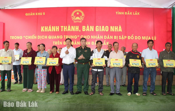 Quân khu 5 khánh thành, bàn giao nhà cho người dân vùng lũ