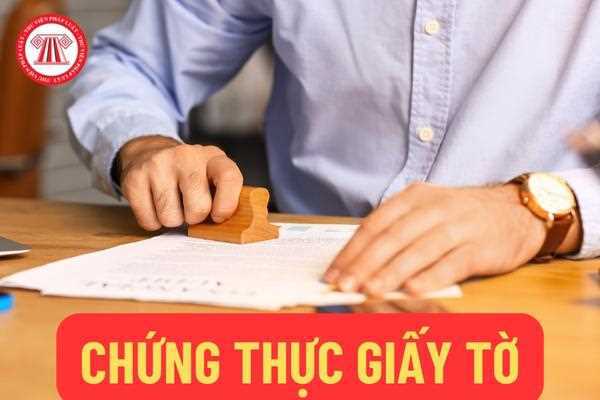 Tại UBND cấp xã, những ai có thẩm quyền ký chứng thực?