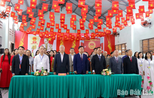 Bí thư Tỉnh ủy Lương Nguyễn Minh Triết tham gia bỏ phiếu bầu cử tại phường Buôn Ma Thuột