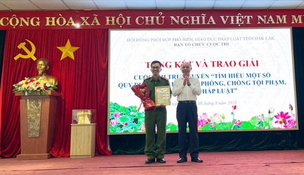 TỔNG KẾT VÀ TRAO GIẢI CUỘC THI TRỰC TUYẾN  “TÌM HIỂU MỘT SỐ QUY ĐỊNH PHÁP LUẬT VỀ PHÒNG,  CHỐNG TỘI PHẠM, VI PHẠM PHÁP LUẬT”