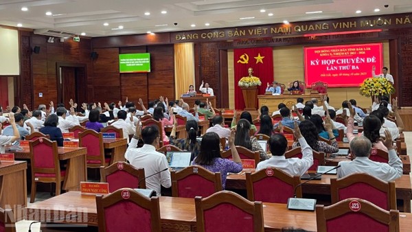 Nghị quyết về việc áp dụng và bãi bỏ các nghị quyết quy phạm pháp luật trong lĩnh vực dân tộc, tôn giáo do Hội đồng nhân dân tỉnh Đắk Lắk và Hội đồng nhân dân tỉnh Phú Yên ban hành trước sắp xếp đơn vị hành chính cấp tỉnh