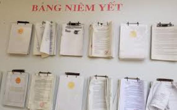 Niêm yết văn bản phân chia di sản tại trụ sở UBND cấp xã – quy định pháp luật và thực tiễn thực hiện