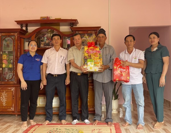 Sở Tư pháp tổ chức nhiều hoạt động tri ân đối tượng chính sách, gia đình có công với cách mạng nhân kỷ niệm 77 năm Ngày Thương binh – Liệt sĩ (27/7/1947 – 27/7/2024)