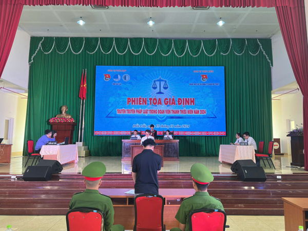 Tỉnh Đoàn TNCS Hồ Chí Minh tổ chức Chương trình “Phiên tòa giả định”  và “Rung chuông vàng tìm hiểu pháp luật” cho đoàn viên, thanh niên