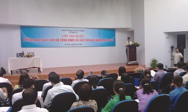 Trường Trung cấp sư phạm Mầm non Tổ chức hội nghị phổ biến, quán triệt các luật mới ban hành.