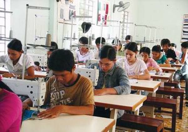 Hỗ trợ các đơn vị sử dụng lao động là người dân tộc thiểu số cư trú tại các tỉnh Tây Nguyên. 