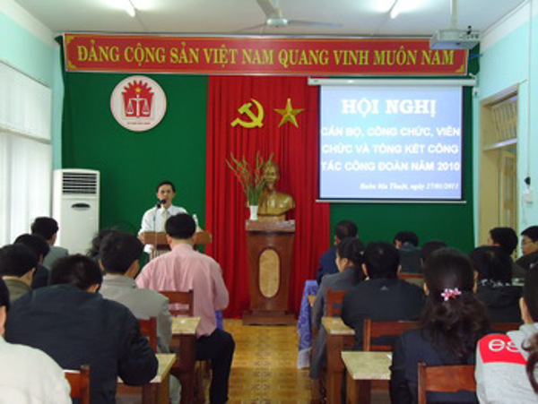 Sở Tư pháp tổ chức Lễ trao tặng huy hiệu 30 năm tuổi Đảng và hội nghị cán bộ, công chức, viên chức năm 2010