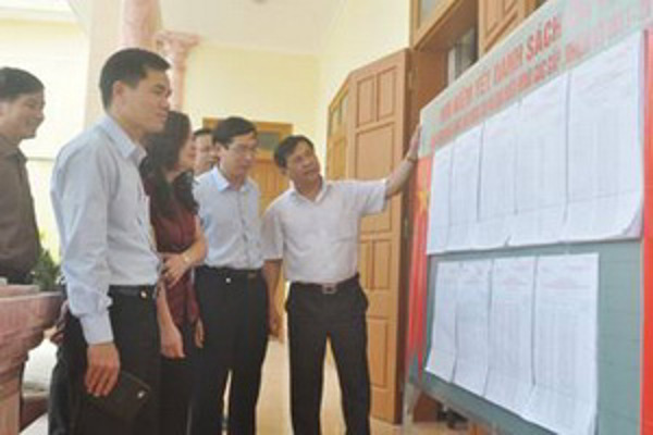 Kiểm tra danh sách cử tri của người dân - một công việc cần phải được coi trọng.