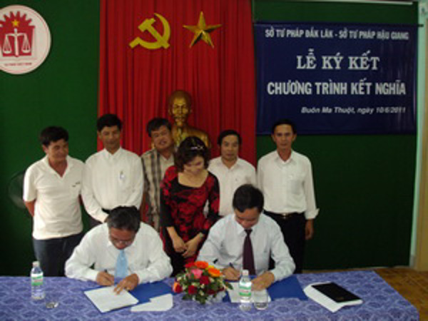 Sở Tư pháp Đắk Lắk và Sở Tư pháp Hậu Giang tổ chức Lễ ký kết chương trình kết nghĩa 