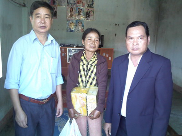 Sở Tư pháp thăm, tặng quà các gia đình thương binh, liệt sỹ 