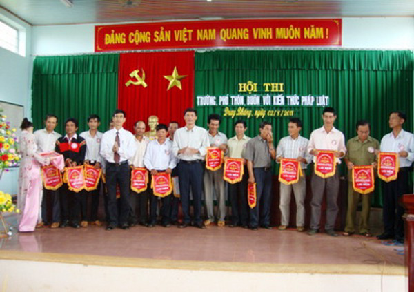 Huyện Cư Kuin hoàn thành Hội thi “Trưởng thôn, buôn với kiến thức pháp luật” ở cấp xã