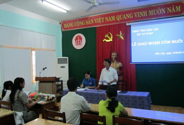 Sở Tư pháp tổ chức đăng ký nuôi con nuôi, Lễ giao nhận con nuôi có yếu tố nước ngoài