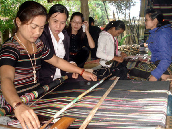 Một số chính sách hỗ trợ đơn vị sử dụng lao động là người dân tộc thiểu số