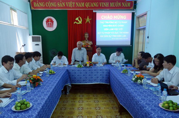  Thứ trưởng Bộ Tư pháp Nguyễn Đức Chính kiểm tra công tác Tư pháp, thi hành án dân sự và công tác thi đua khen thưởng tại Đắk Lắk
