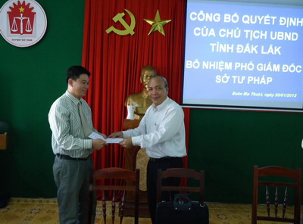 CÔNG BỐ QUYẾT ĐỊNH CỦA CHỦ TỊCH UBND TỈNH BỔ NHIỆM PHÓ GIÁM ĐỐC SỞ TƯ PHÁP