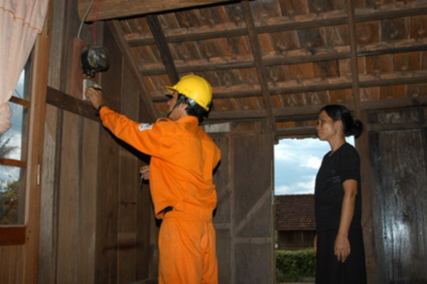 Hỗ trợ tiền điện cho hộ nghèo