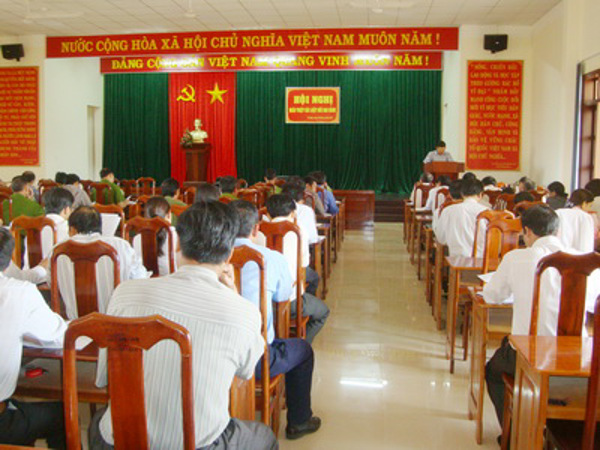 Huyện Cư Kuin tổ chức Hội nghị quán triệt 05 luật mới ban hành