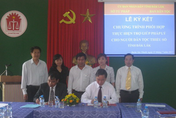  Sở Tư pháp và Ban Dân tộc ký kết Chương trình phối hợp thực hiện trợ giúp pháp lý cho người dân tộc thiểu số trên địa bàn tỉnh