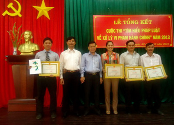  UBND huyện Cư Kuin tổ chức Lễ Tổng kết Cuộc thi “Tìm hiểu pháp luật về xử lý vi phạm hành chính” năm 2013 