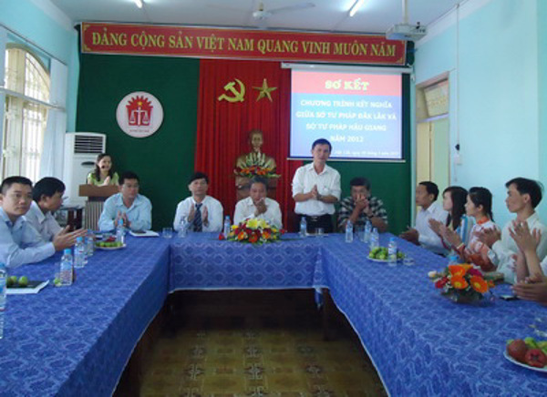 Sở Tư pháp Đắk Lắk và Sở Tư pháp Hậu Giang sơ kết thực hiện Chương trình kết nghĩa trong năm 2012