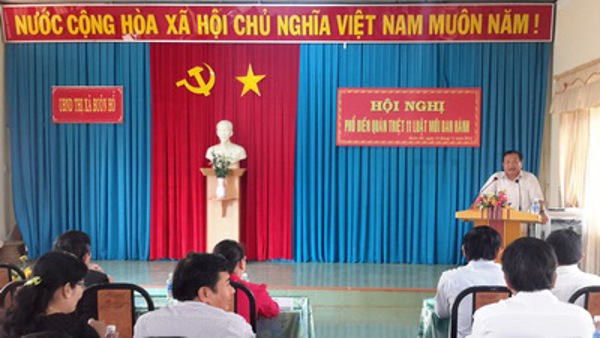 Thị xã Buôn Hồ tổ chức Hội nghị phổ biến, quán triệt 11 Luật mới ban hành                                                    