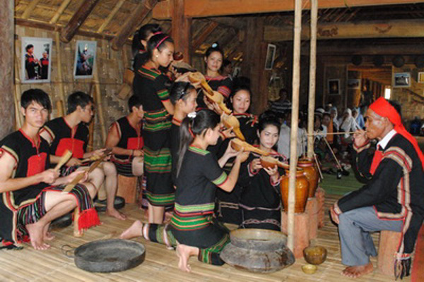 Chính sách bảo tồn và phát triển văn hóa, thể dục, thể thao và du lịch cho đồng bào dân tộc thiểu số