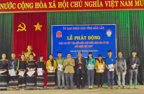 Tổ chức Lễ Phát động Cuộc thi viết “Tìm hiểu Hiến pháp nước Cộng hòa xã hội chủ nghĩa Việt Nam” của tỉnh 