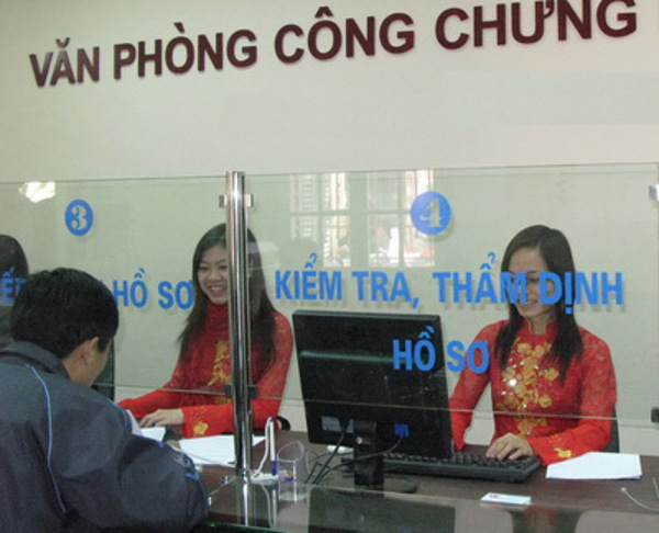Từ ngày 01/01/2015, các tổ chức hành nghề công chứng thực hiện chứng thực bản sao từ bản chính, chứng thực chữ ký trong giấy tờ, văn bản