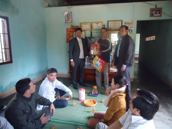 Sở Tư pháp tổ chức thăm, chúc Tết đơn vị kết nghĩa nhân dịp Xuân Giáp Ngọ 2014
