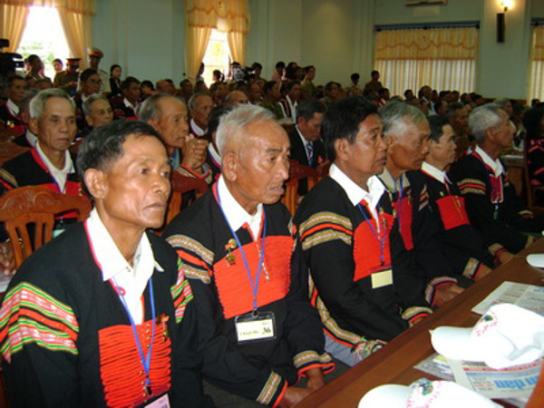 TRIỂN KHAI NHIỀU CHÍNH SÁCH ĐỐI VỚI NGƯỜI CÓ UY TÍN TRONG ĐỒNG BÀO DÂN TỘC THIỂU SỐ